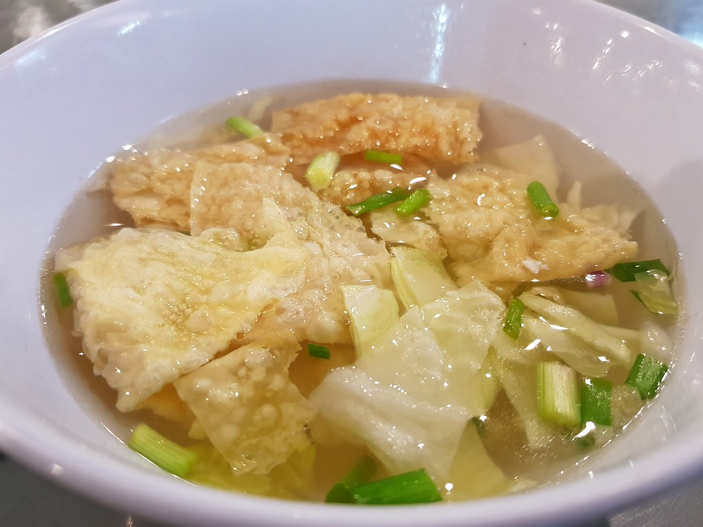 魚露炒米粉 $7 & 雞腳 $1/pc @ Ah Pau's 魚滑麵 Hong Kong Style Fish Paste Noodle at 港飲港吃美食坊 Kong Yam Kong Sek CenterPoint Bandar Utama