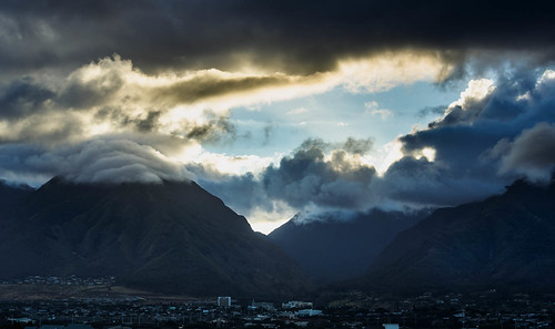 kahului hawaii unitedstates us puu kukui maui volcano cloud sunset