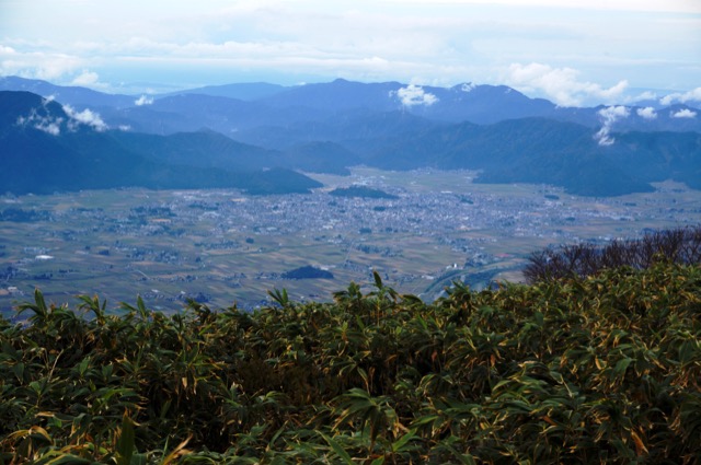 Mountain-climbing path to The Mt. "ARASHIMADAKE"