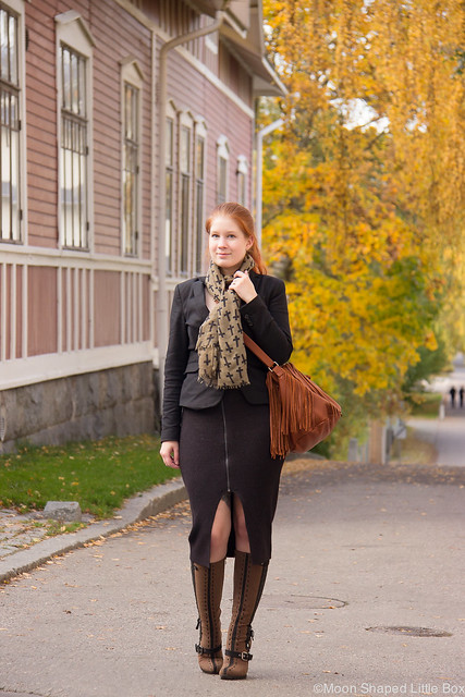 Outfit Päivän Asu Guess Esprit Kalevala Koru Ompelimo Rokita hapsulaukku nahkainen nahkalaukku kotimainen ruskeat saappaat Syystyyli fashion blog styleblog blogger tyyliblogi muoti 