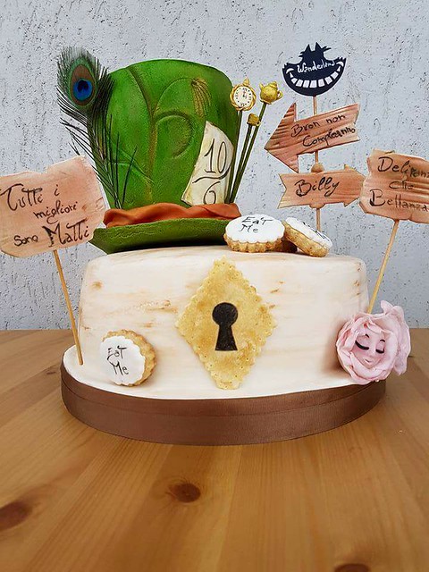 Alice in Wonderland Themed Cake by Torte spettacolari