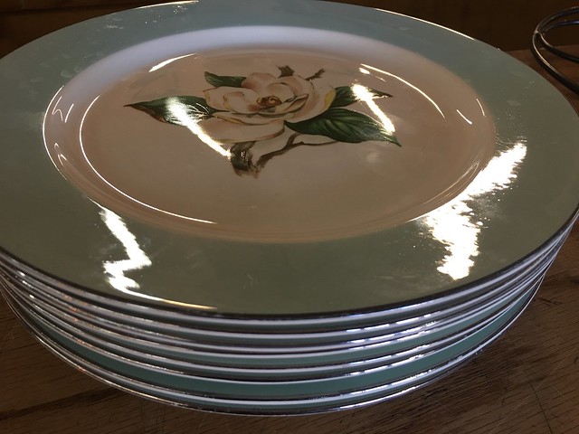 lv 124 eight dinner plates