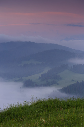 velkylipnik presovskykraj slovakia pieniny sunrise valley mist fog dawn mountains