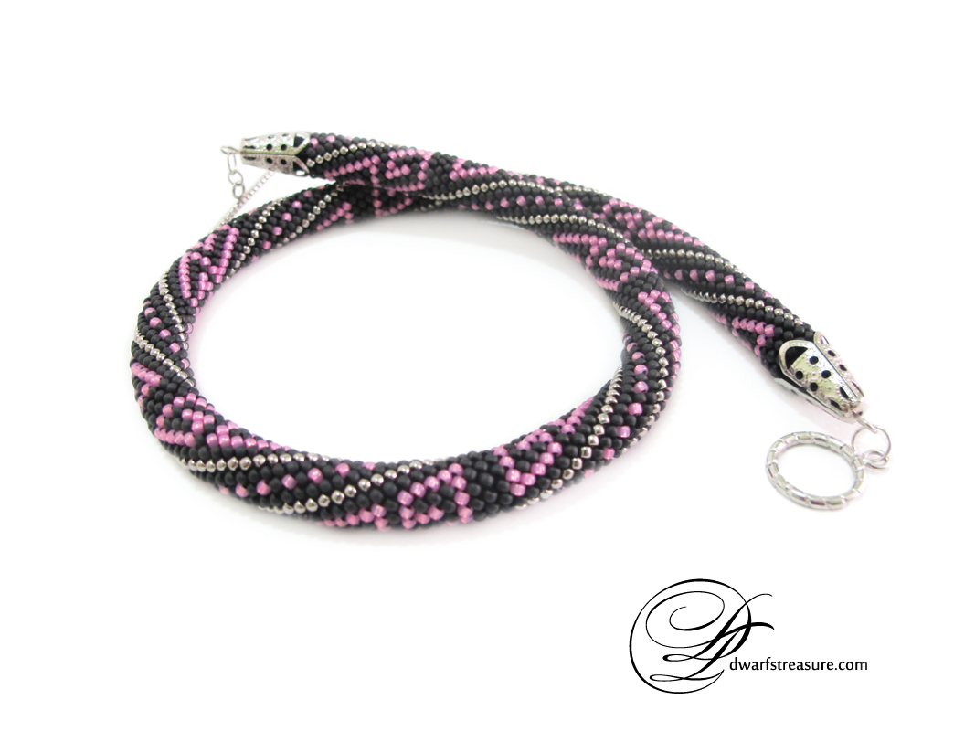 beautiful geometric pattern beaded crochet necklace