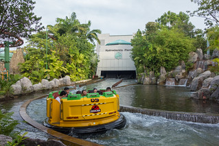 Photo 2 of 6 in the Jurassic Park Rapids Adventure gallery