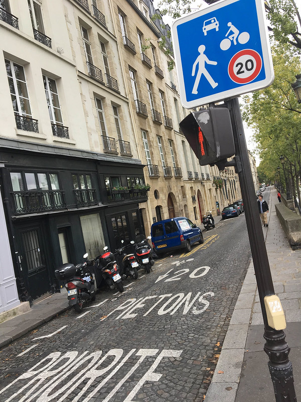 Paris bikes and street scenes-50.jpg