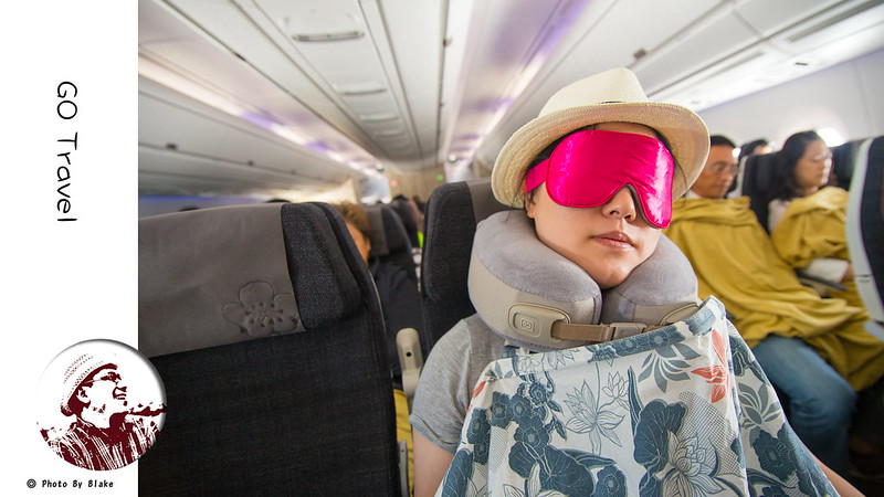 寶寶搭飛機,哺乳巾,Go Travel記憶棉頸枕,飛機隨身行李,安撫玩具 @布雷克的出走旅行視界