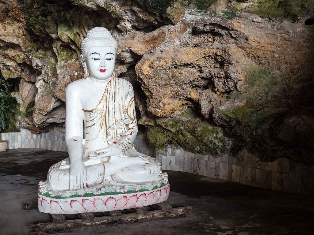 A white Buddha in Kek Look Tong Cave Temple (极乐洞)