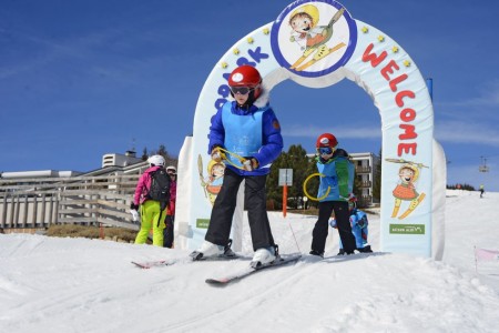 Učit děti lyžovat doma, nebo v zahraničí?
