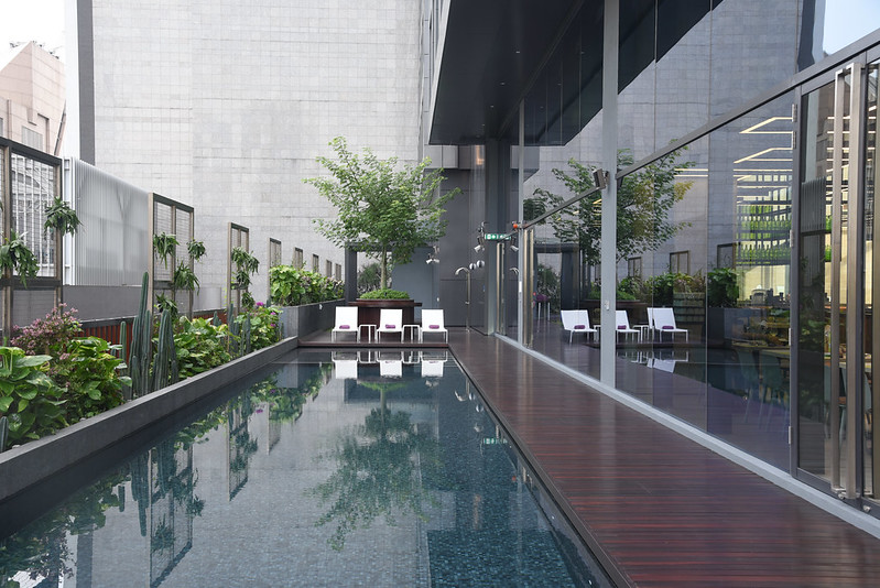 swimming pool at yotel singapore