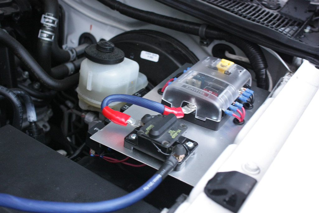 how to connect multiple accessories to a car battery