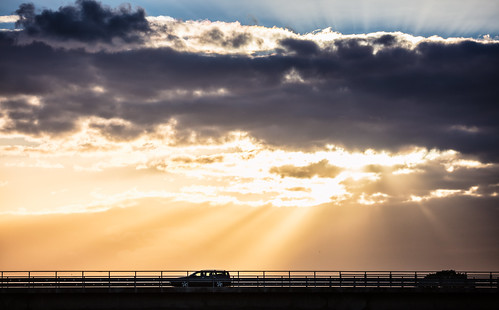 sverige sunset väg sweden outdoor car rays moln småland gamleby road e22 canonef100400mmf4556lisiiusm cloud canoneos5dsr sky summer bro bil solnedgång bridge kalmarlän se