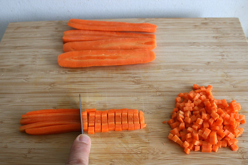 23 - Möhren würfeln / Dice carrots