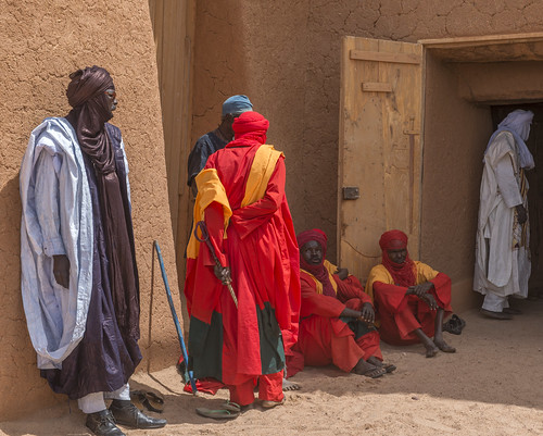niger sultans palace guards agadez