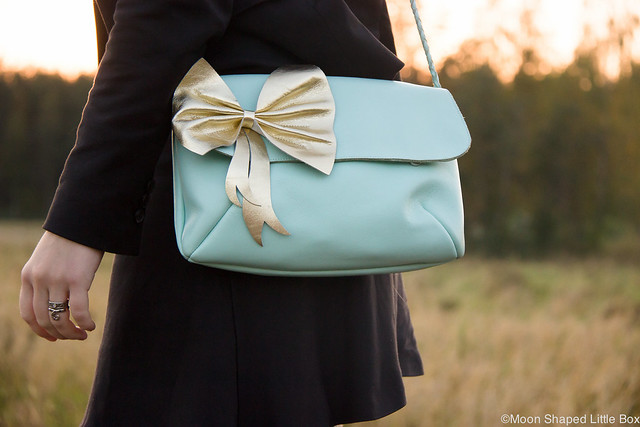 Cobblerina Bag leatherbag cute accessories from finland finnish bag designer golden bow minty bag mintuvärinen laukku kotimainen nahkalaukku käsityö yritys suomi finnish fashion design