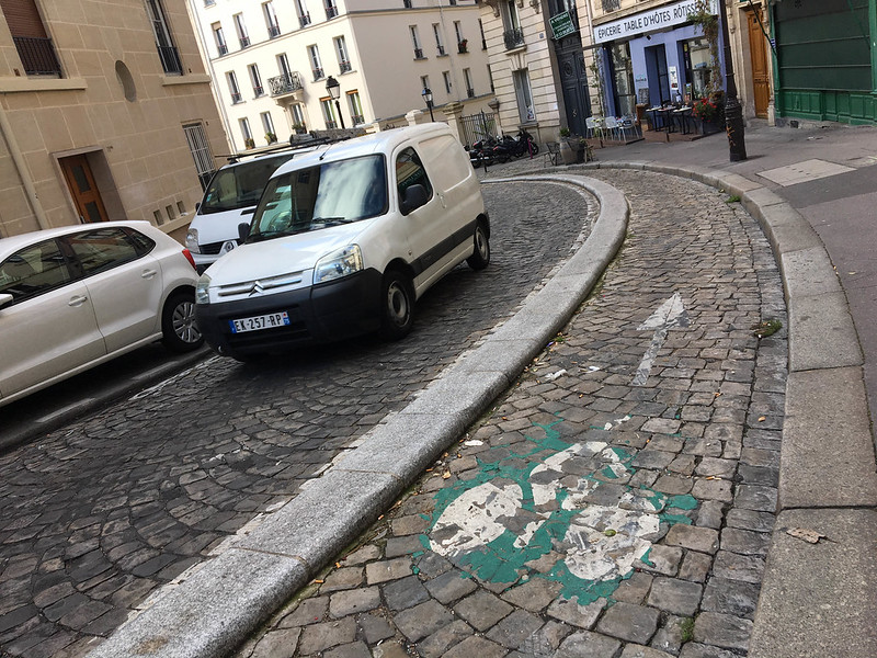 Paris bikes and street scenes-92.jpg