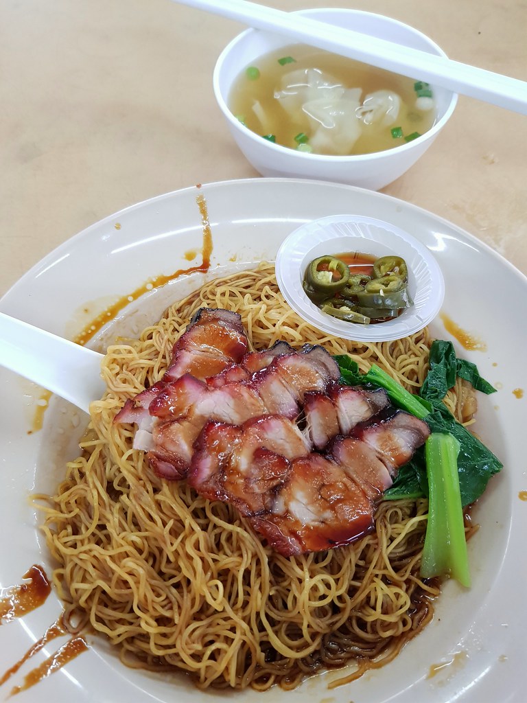 叉燒雲吞麵(中) ChaSiew Wan Ton Mee $6 + 奶茶 Milk Tea $2 @ 新遊記茶餐室 Yau Kee New Restaurant Taman Sri Muda Shah Alam