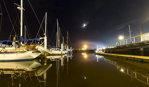 launceston tasmania night seaport boats marina yachts tamar tamarriver jetty wharf evening moon clear still calm