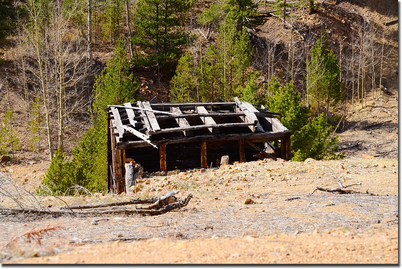 Old mining ruins along the trail (2)