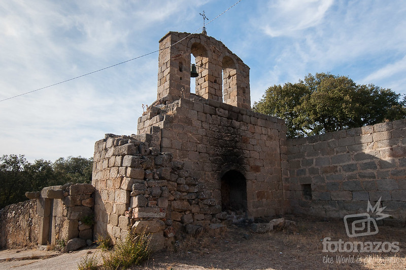 Ruinas de la iglesia parroquial de San Miguel en Valdemolinos, Ávila