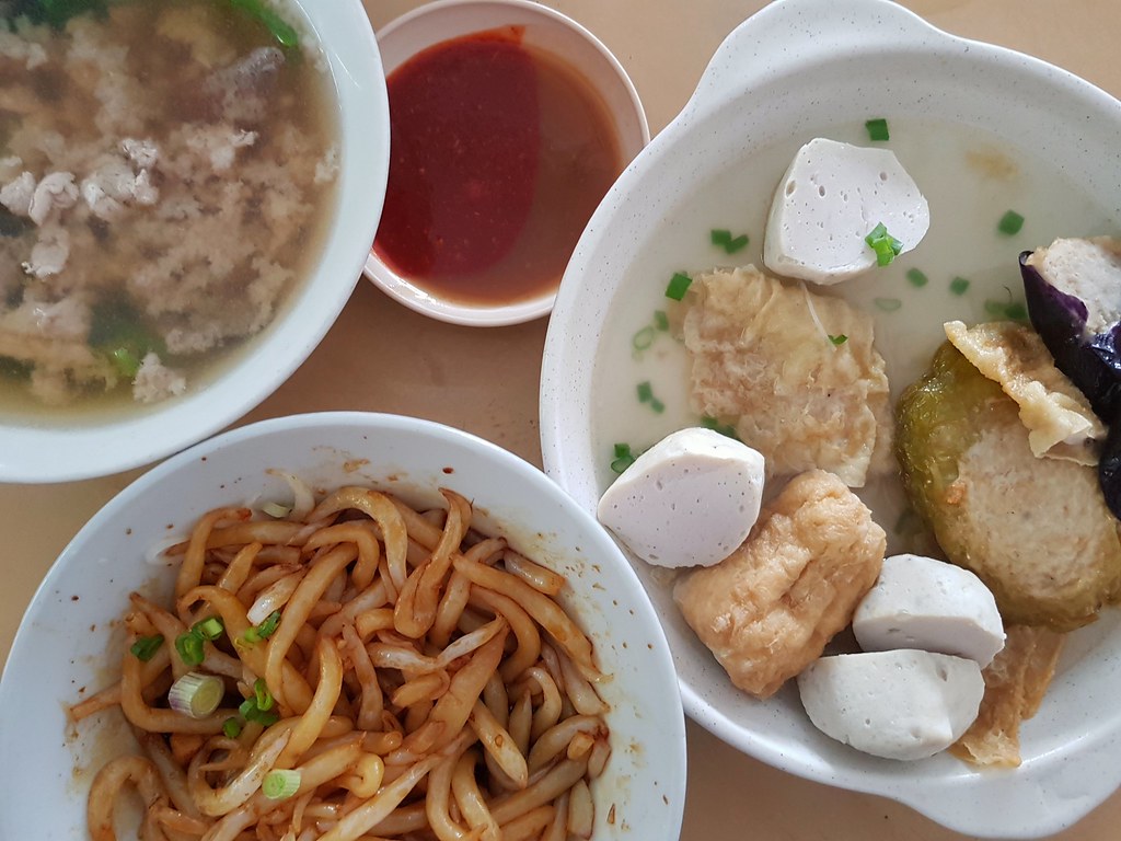 干撈豬肉粉釀豆腐 Dry Rat Noodle w/Yong Tao Foo $15 @ 第一猪肉粉 Restoran No 1 Taman Berkeley Klang