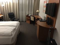 09 - NH Hotel Frankfurt West -Zimmer / Room 02
