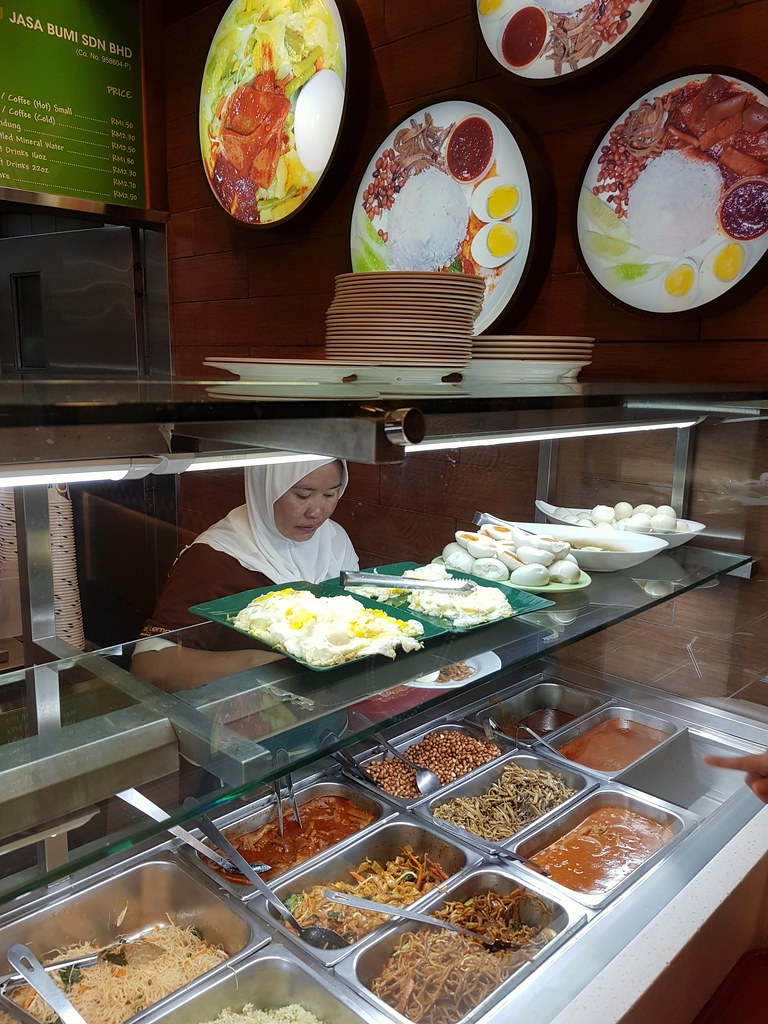 馬來椰漿飯和奶茶 Nasi Lemak Teh Tarik Set $5.30 @ Signatures Food Court at Suria KLCC