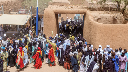 niger crowds sultans audience bianou festival agadez