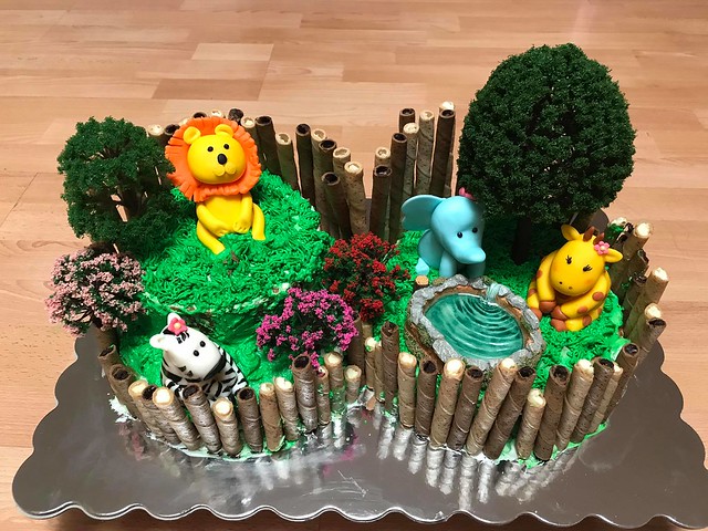 Zoo Cake by Kavya's Creations