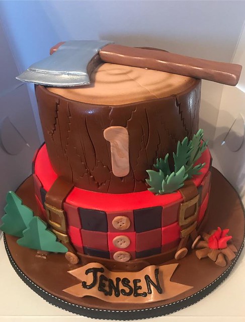 Cake by Sweet Trinity