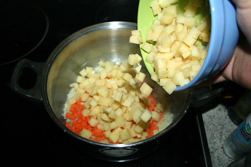 23 - Kartoffeln dazu geben / Add potatoes