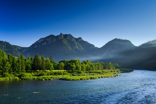 cervenyklastor presovskykraj slovakia pieniny wiosna poland mountains mountain trzykorony river dunajec morning mist valley