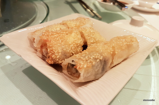 Deep-fried bean curd sheet stuffed with shrimps & pork (鮮蝦腐皮卷)