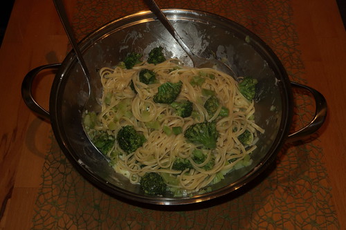 Bavette mit Broccoli und Weißwein-Parmesan-Sauce