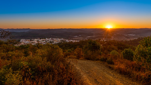 sunrise sun morning dawn algarve saomarcosdaserra serra portugal hills town village