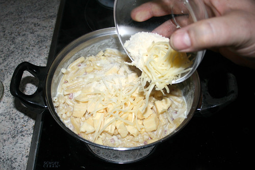 20 - Käse in Topf geben / Put cheese in pot