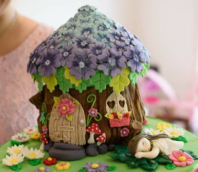 Fairy Cottage Cake by Ellie Rainbow of Rainbowcakes.Sydney