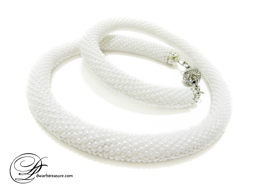bohemian white beaded crochet short necklace