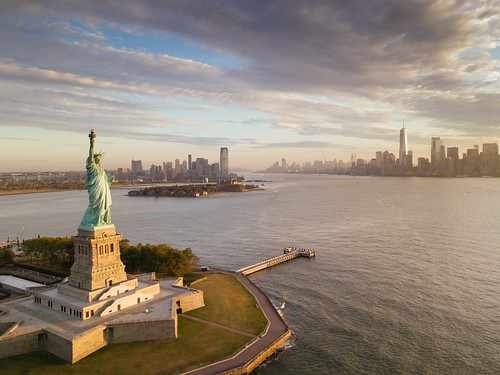 newyork unitedstates us nyc nycskyline statueofliberty lady liberty newyorkcity sunrise lowermanhattan downtownmanhattan newjersey financialdistrict