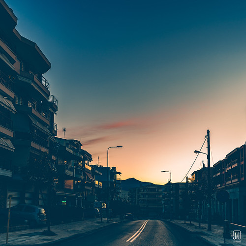 streetphotography morning jimmakos sunrise street thessaloniki city chortiatis mountain