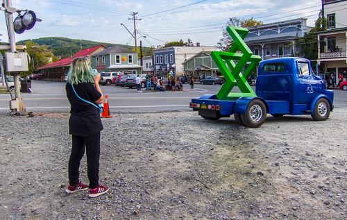 sculpture vehicle truck blue people photographer sullivancounty streetphotography streetcandid canons95