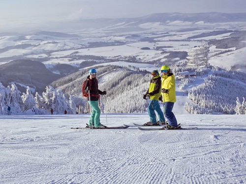 Lyžujte v lyžařském areálu na DOLNÍ MORAVĚ ve všední dny s 19% slevou