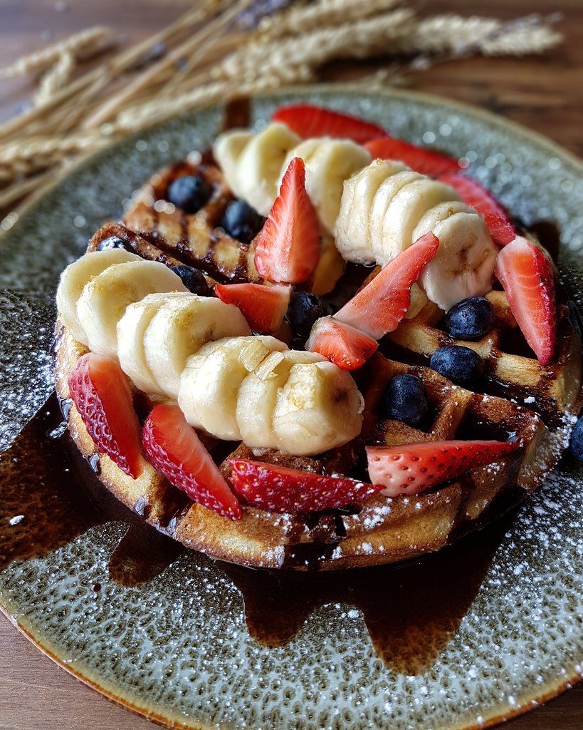 BrothersInFineFood_waffles with fresh fruits