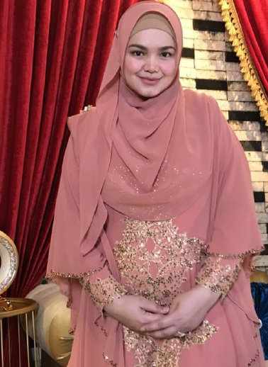 Penyanyi Dato' Siti Nurhaliza Umum Hamil 4 Bulan