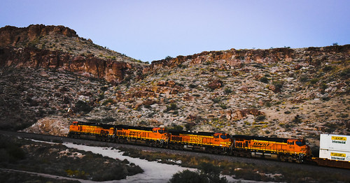 bnsf kingman arizona atsf eastbound seligmansub landscape locomotive