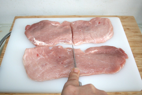 35 - Schnitzel halbieren / Cut scalopes in halfs