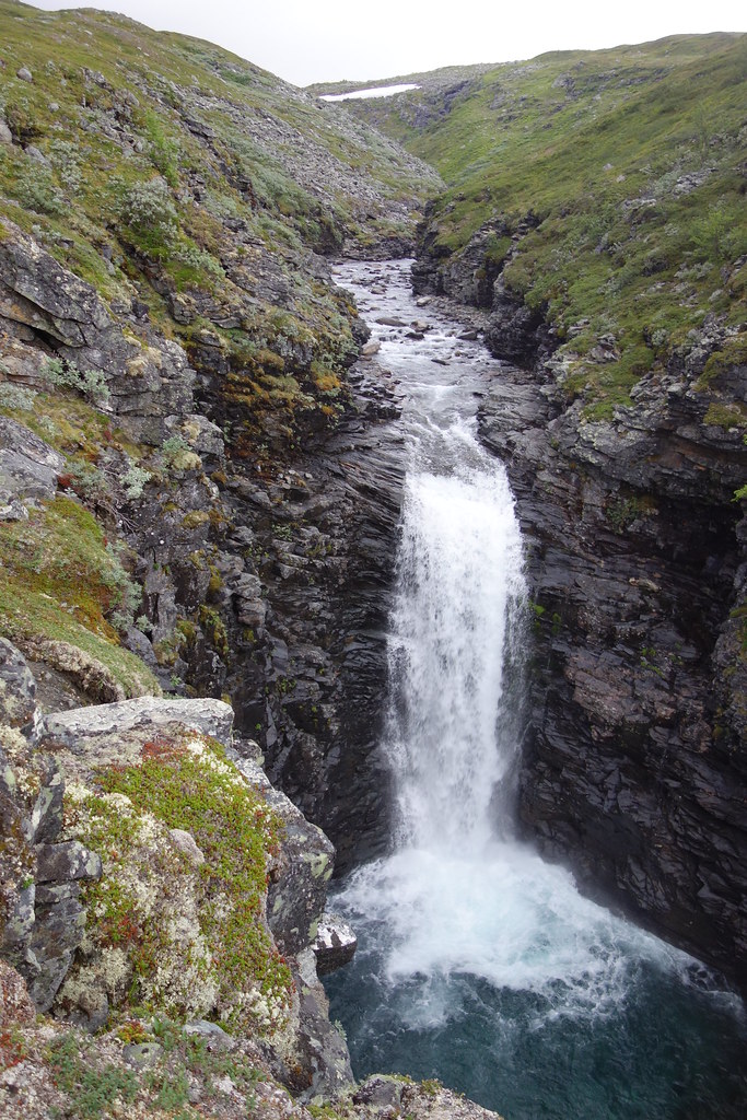 Waterfall in Áhkalmjåhkå.