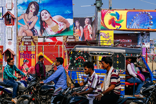sonepurmela india bihar hajipur sonepur christianclowes nikond500 nikon street streetphotography candid festival motorbike busy traffic