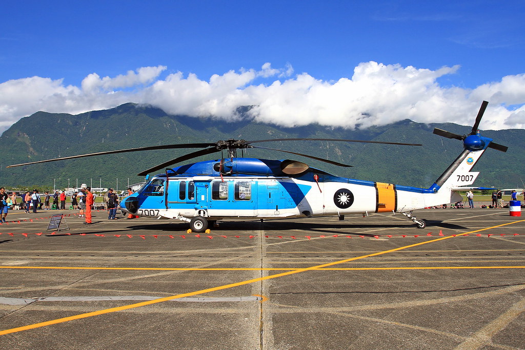 7007 Taiwan - Air Force Sikorsky S-70C-1A Bluehawk