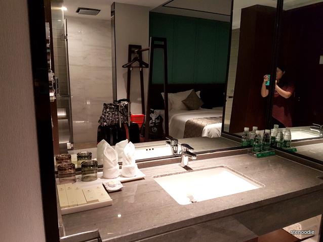 Yuantong Hotel hotel washroom